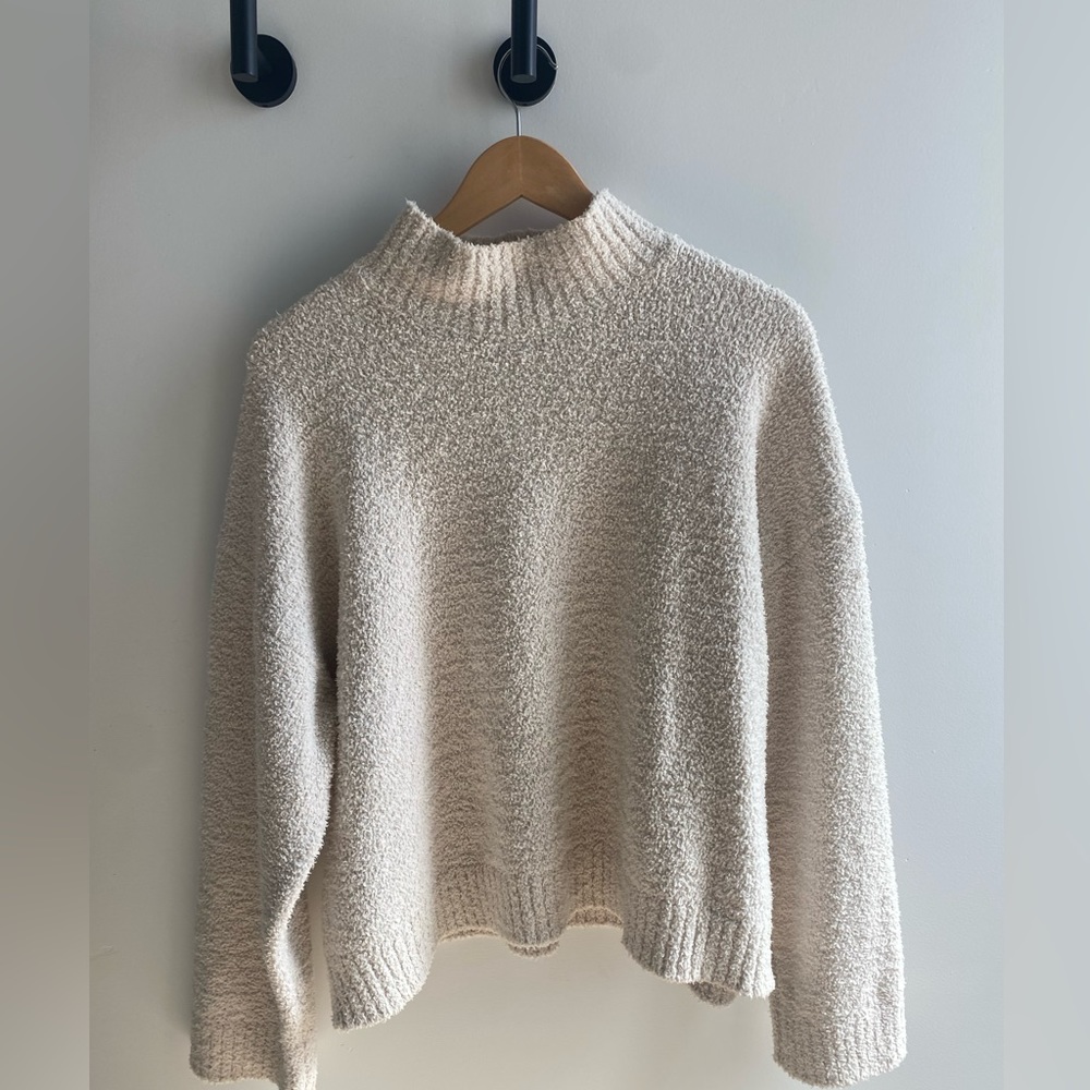 H and M cozy pullover, cream, size M. 003